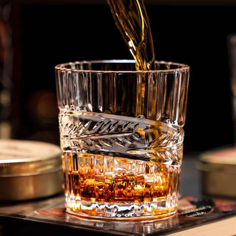 Copa de whisky en relieve, cri - Wine Beer Spirit reseña y precio